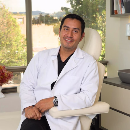 Dr. Oscar Barón - Chief Plastic Surgeon, ALMO Clinic